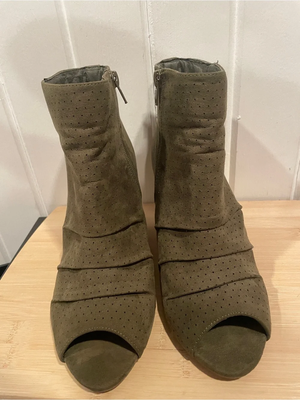 Report Olive Green Peep-Toe Wedge Booties suede size 8